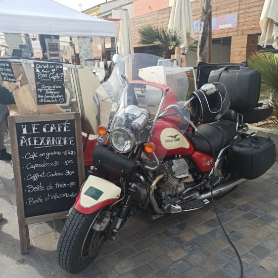 Moto Guzzi Le-cafe-alexandre-Karine-Lorenzi-La-Conteuse-de-Talents